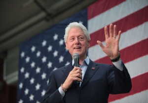 ​Eski ABD Başkanı Bill Clinton Hastanede Tedavide